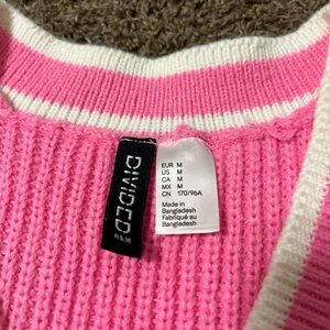 Divided V-Neck Sweater in Pink and White